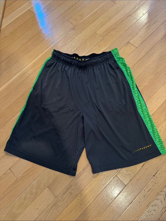 Javascript Side Panel Nike | Shorts | Mens Nike Black Athletic Shorts With Green Side Panels ...